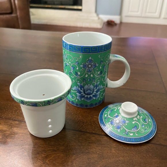 Individual tea pot with cup and top. - Picture 4 of 7